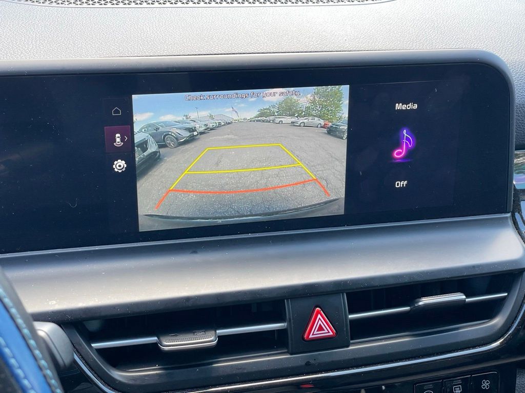 Vehicle image 18 of 28