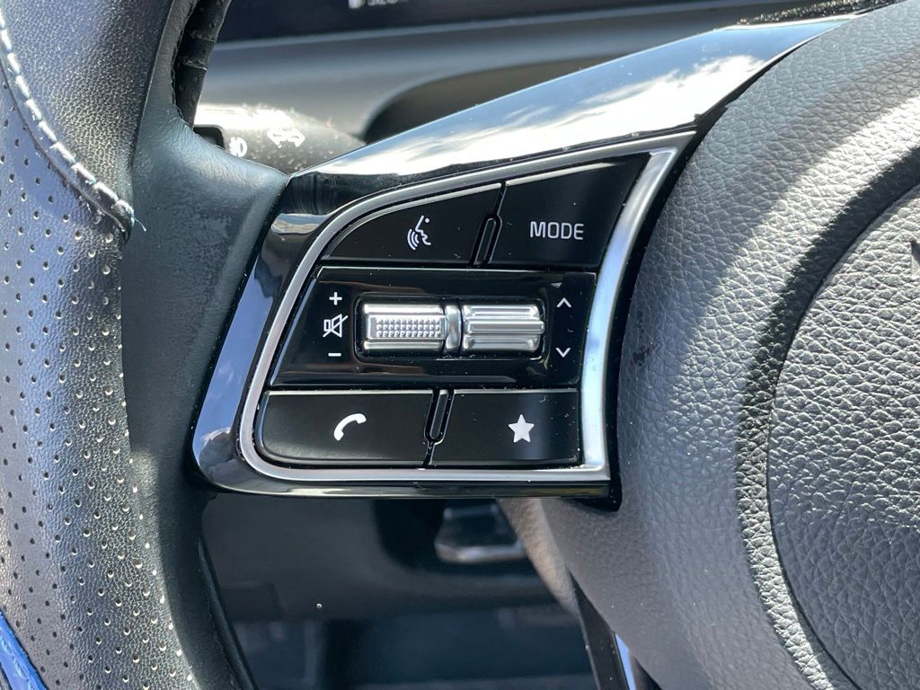Vehicle image 13 of 28