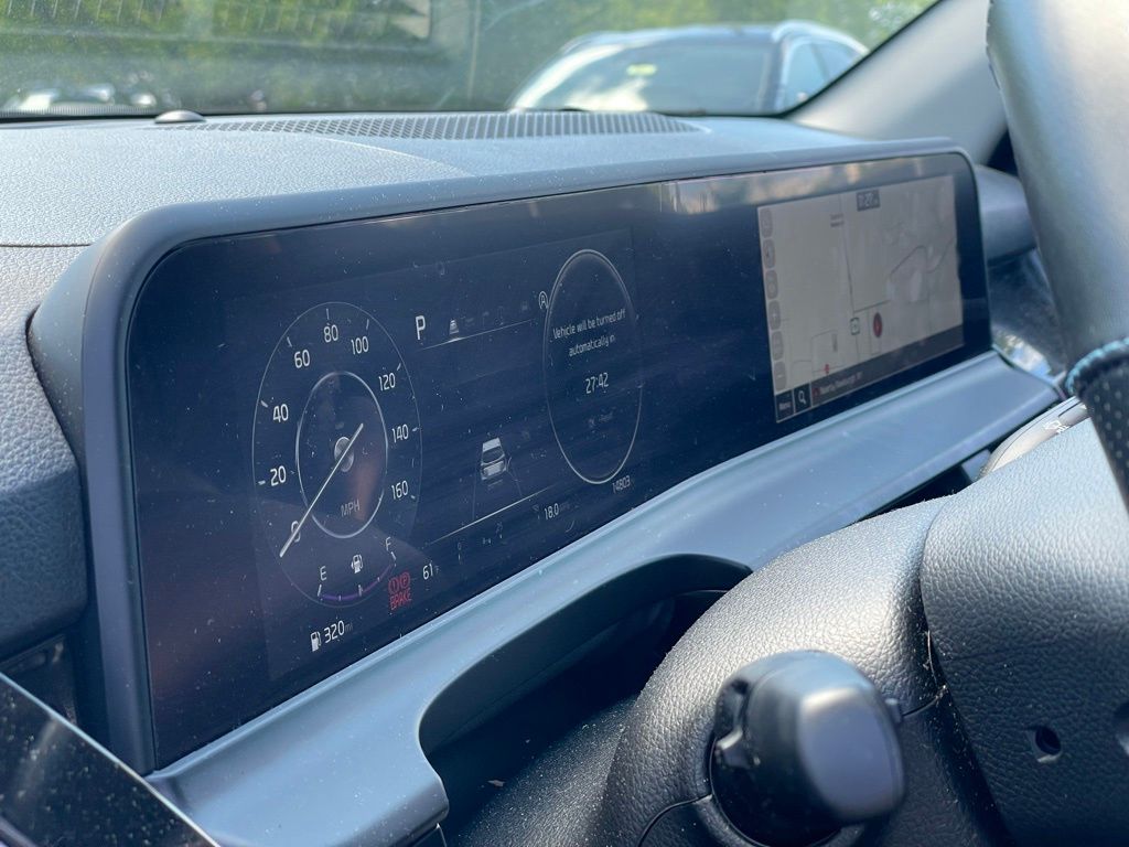 Vehicle image 16 of 28