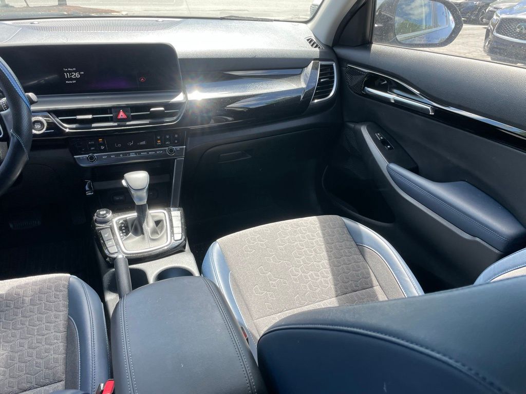 Vehicle image 9 of 28