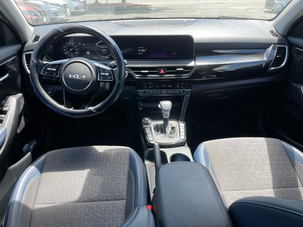 Vehicle image 10 of 28