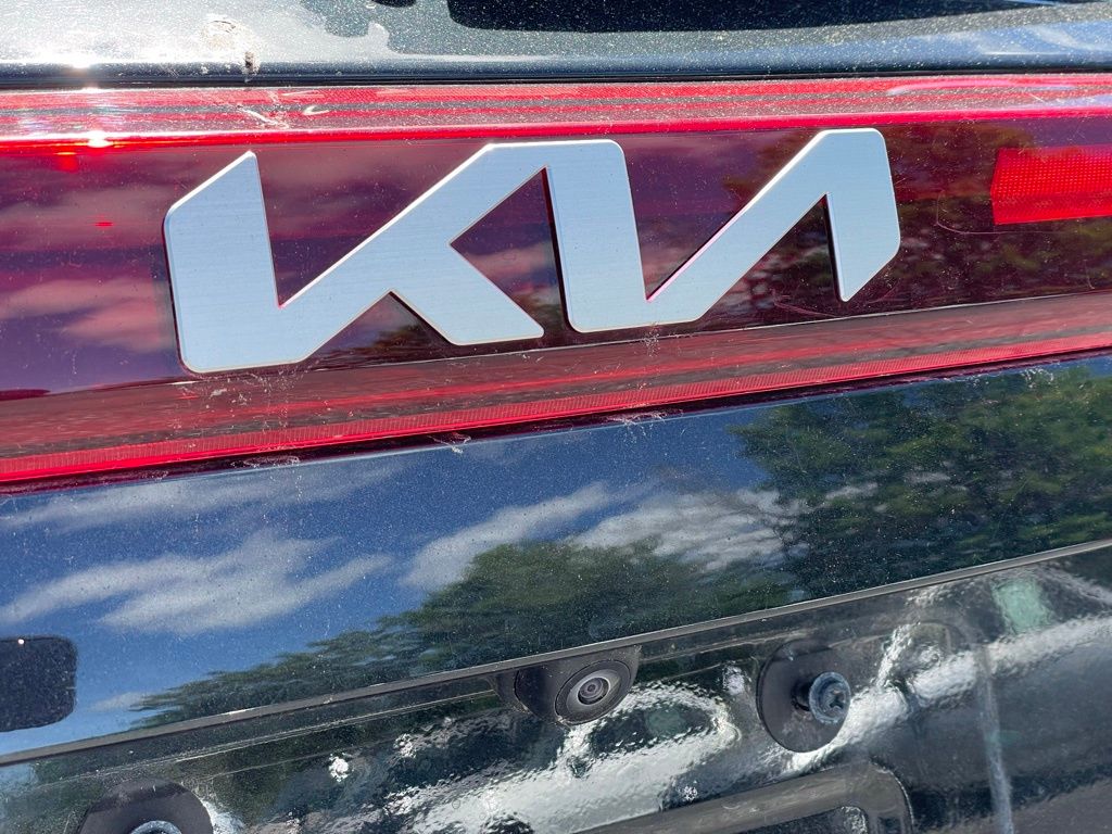 Vehicle image 24 of 28