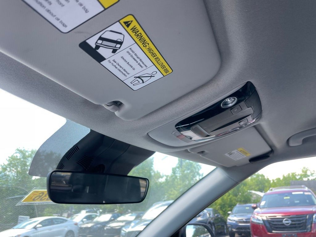 Vehicle image 22 of 28