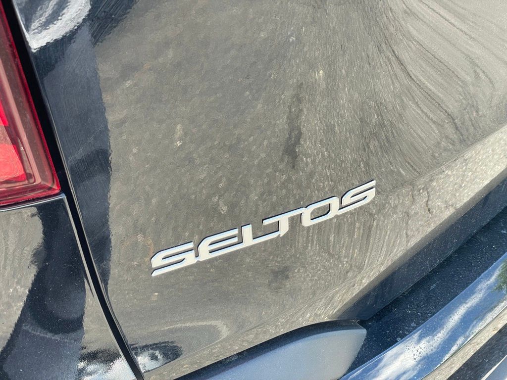 Vehicle image 27 of 28