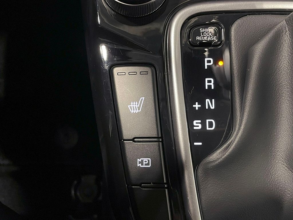 Vehicle image 34 of 44