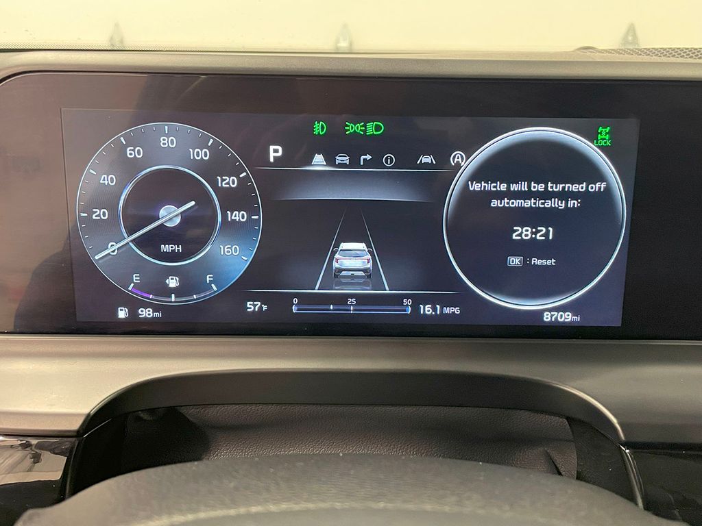 Vehicle image 33 of 44