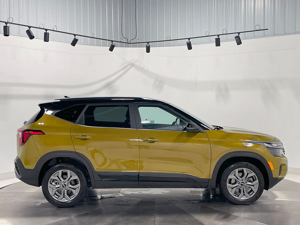 Vehicle image 8 of 44