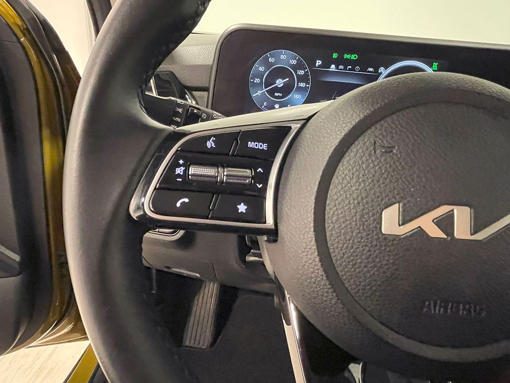 Vehicle image 39 of 44