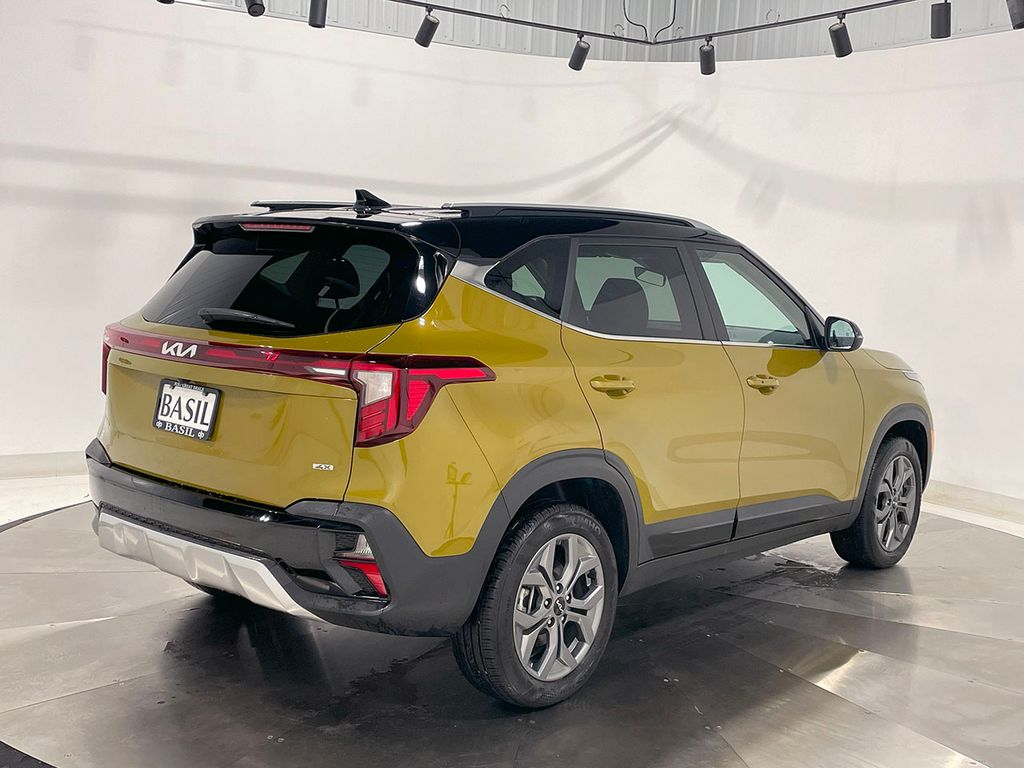 Vehicle image 9 of 44