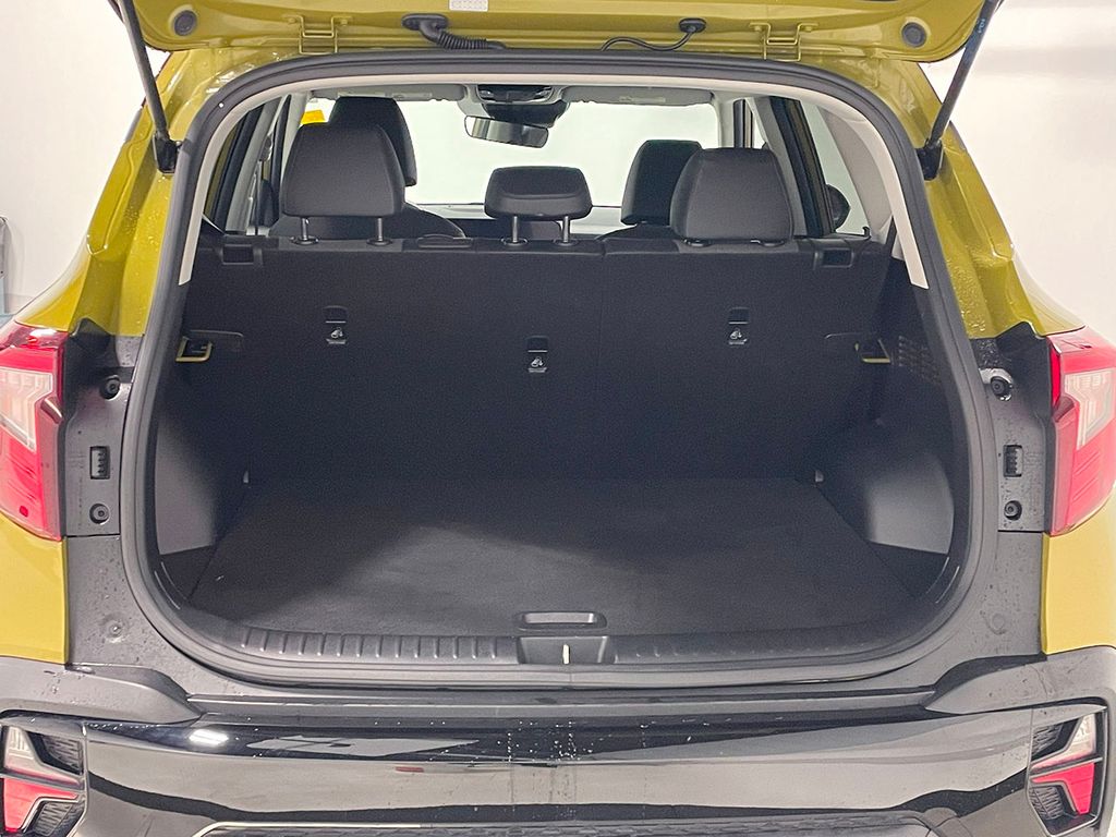 Vehicle image 18 of 44