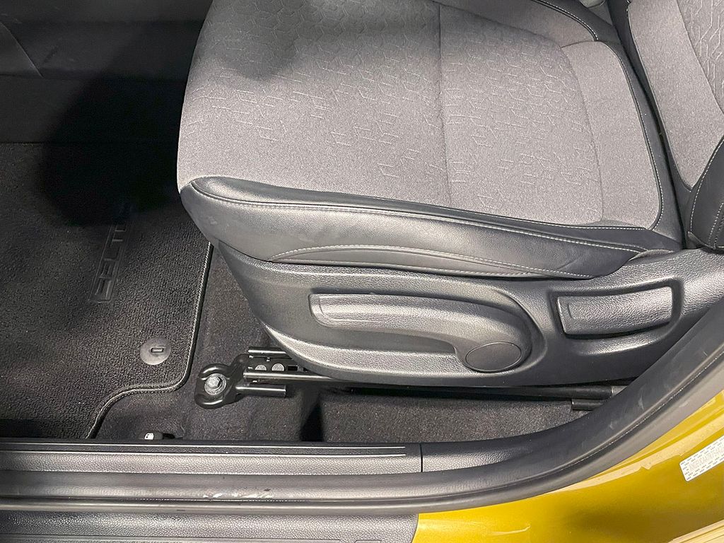Vehicle image 26 of 44