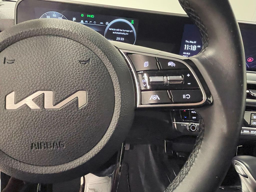 Vehicle image 41 of 44