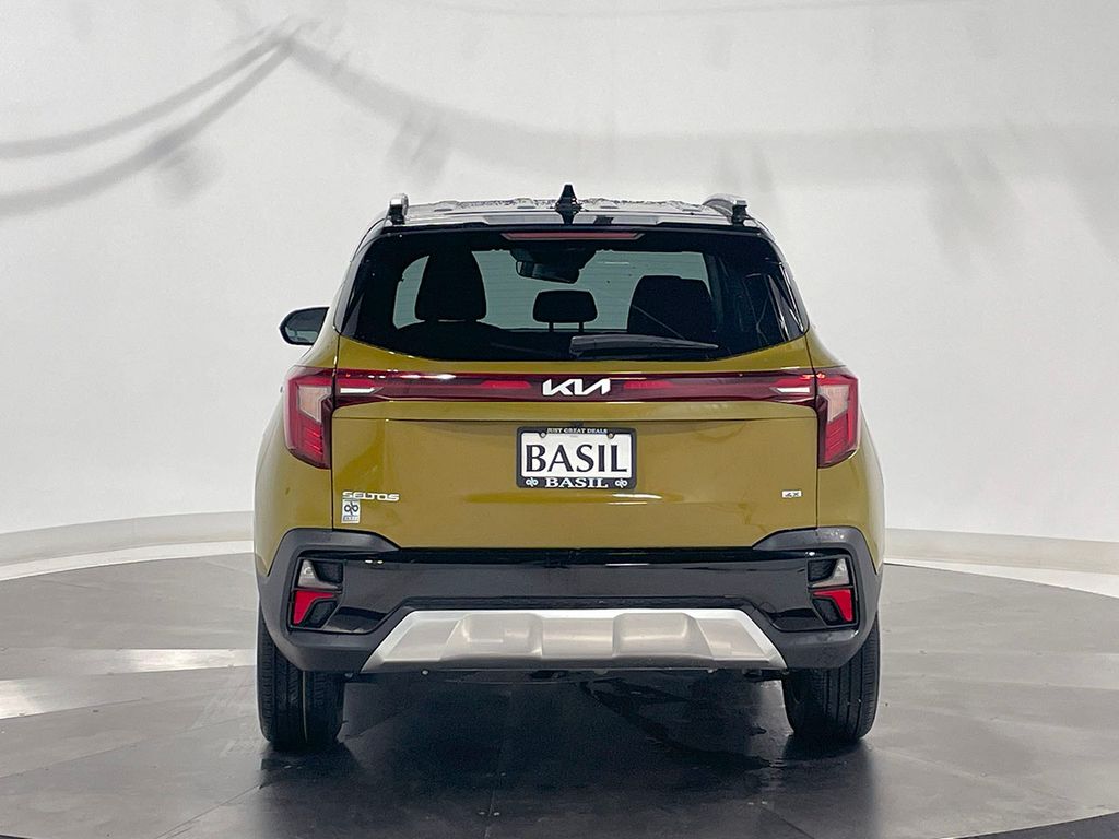 Vehicle image 11 of 44