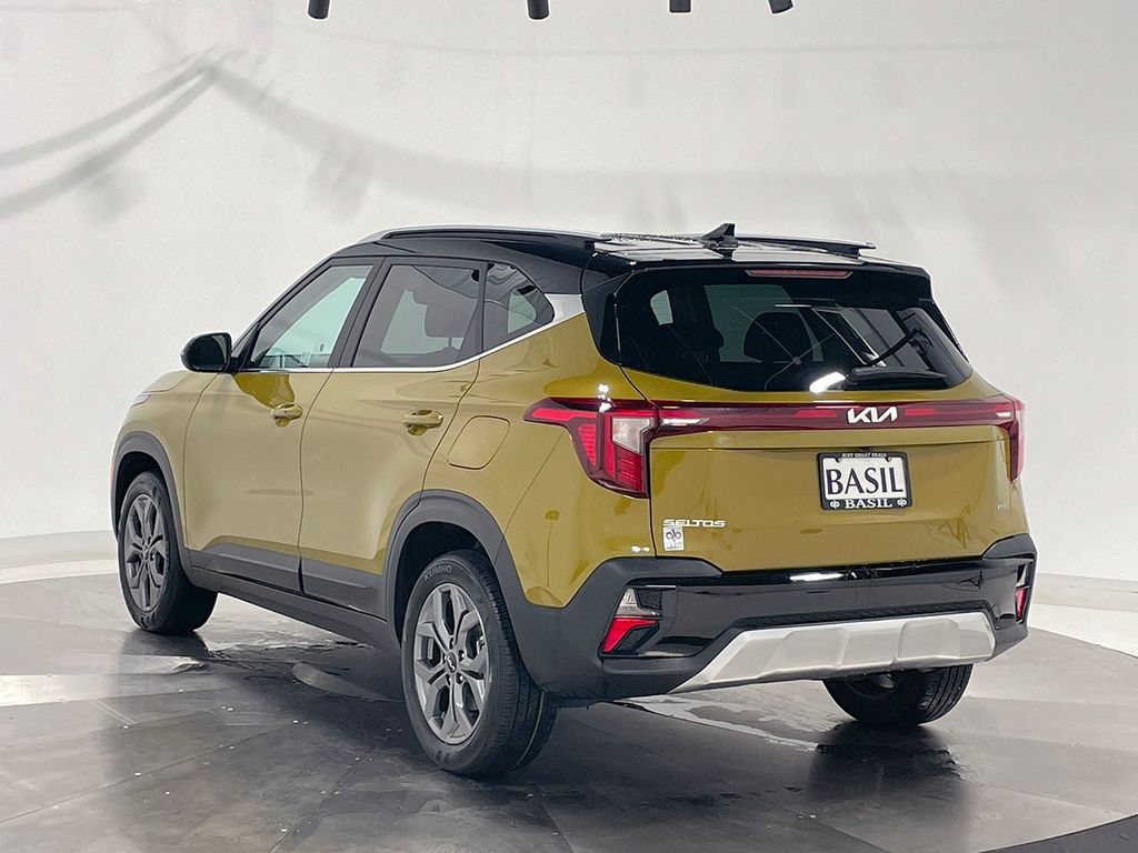 Vehicle image 13 of 44