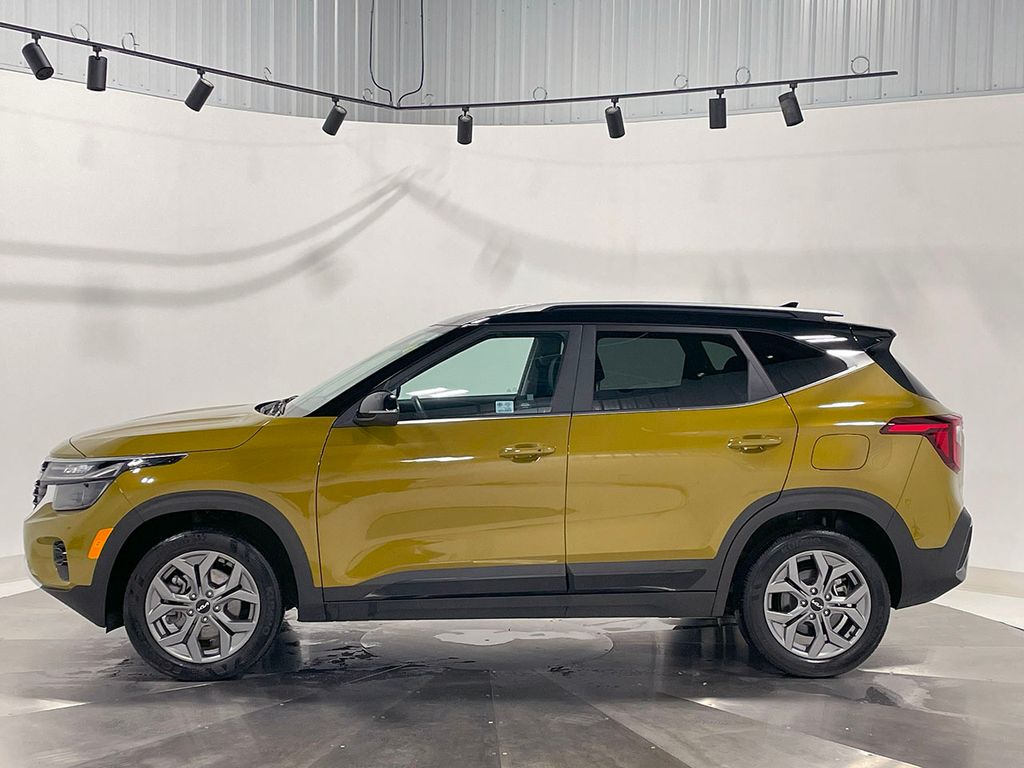 Vehicle image 14 of 44
