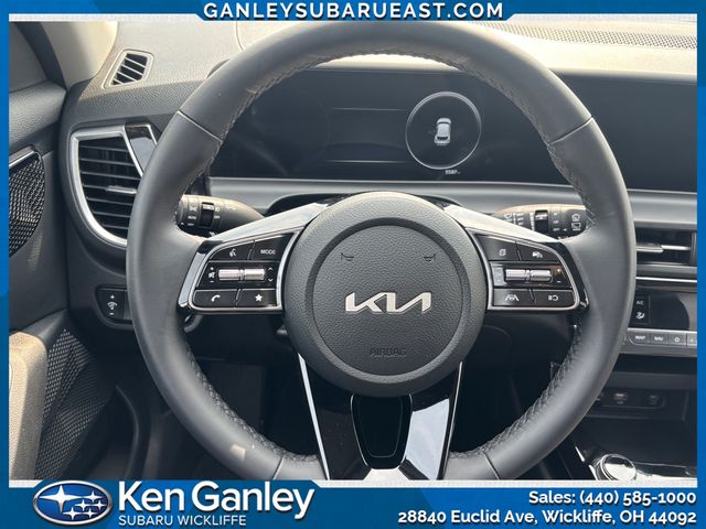 Vehicle image 13 of 28