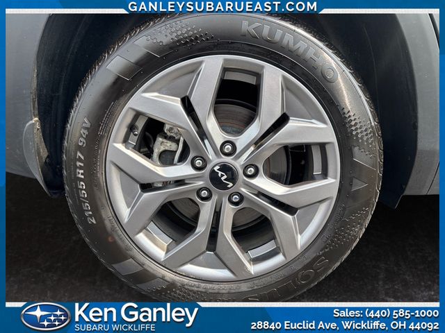 Vehicle image 23 of 28