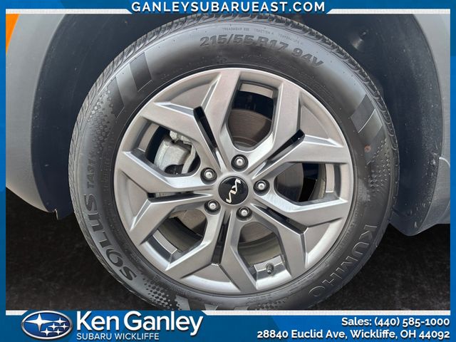 Vehicle image 25 of 28