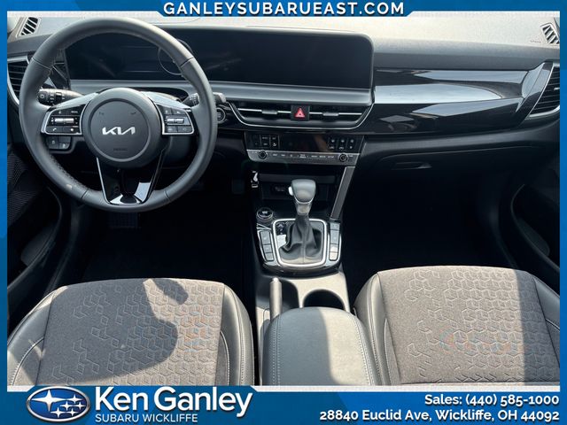 Vehicle image 12 of 28