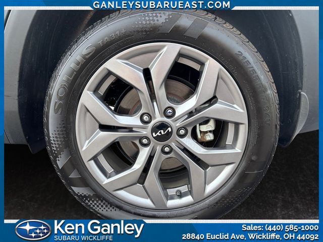 Vehicle image 24 of 28