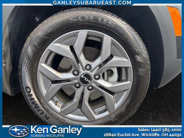 Vehicle image 22 of 28