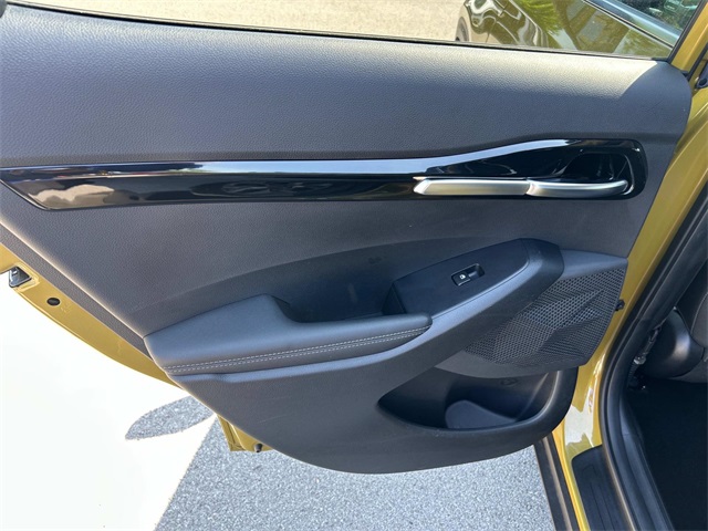 Vehicle image 24 of 31