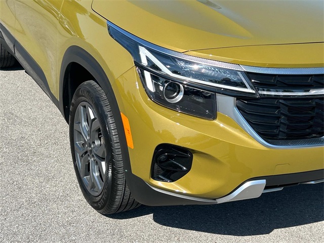 Vehicle image 25 of 31