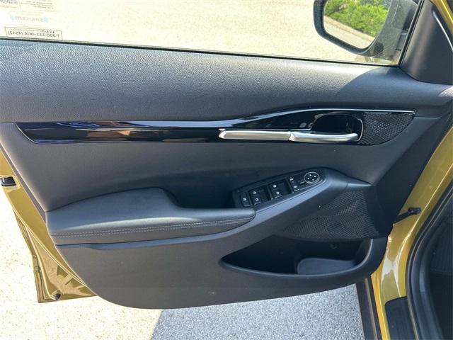 Vehicle image 23 of 31