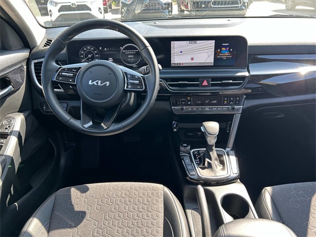 Vehicle image 14 of 31