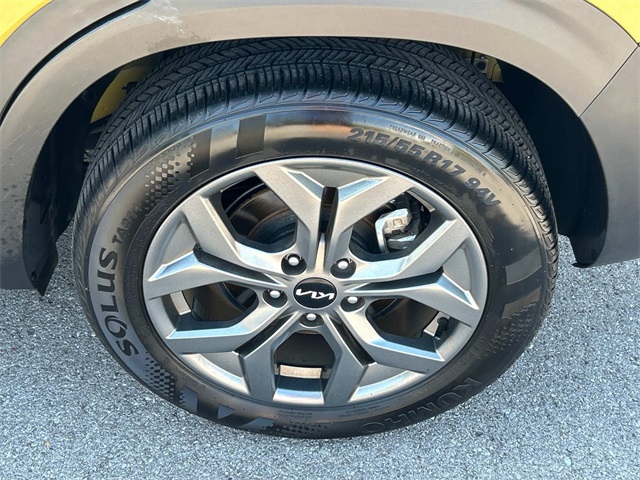 Vehicle image 10 of 31