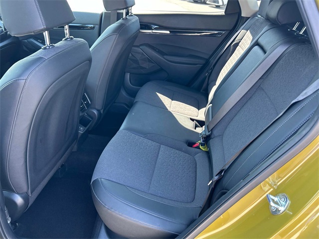 Vehicle image 12 of 31
