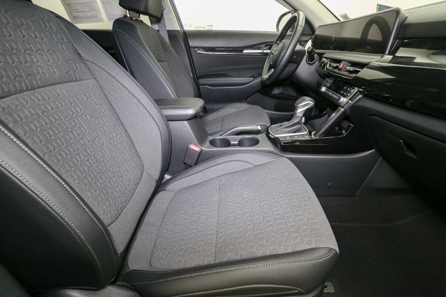 Vehicle image 17 of 46
