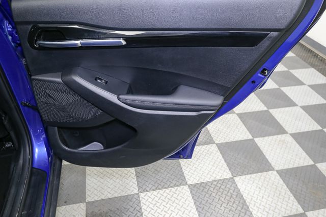 Vehicle image 37 of 46