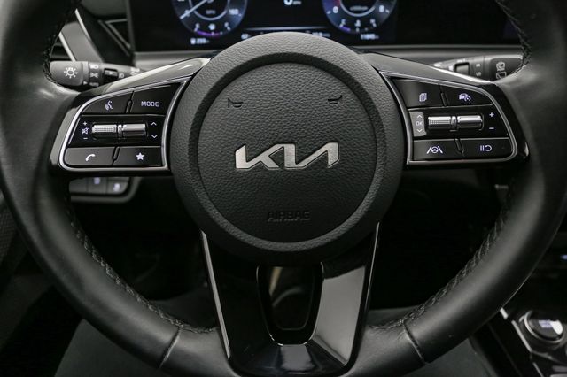 Vehicle image 21 of 46
