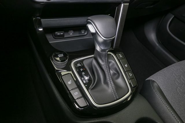 Vehicle image 33 of 46