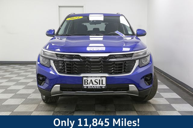 Vehicle image 4 of 46