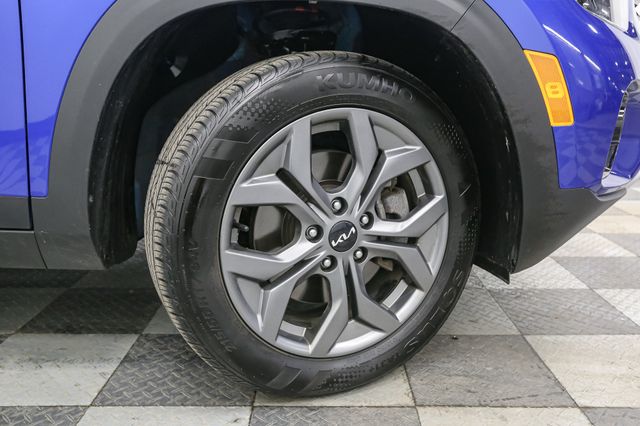 Vehicle image 14 of 46