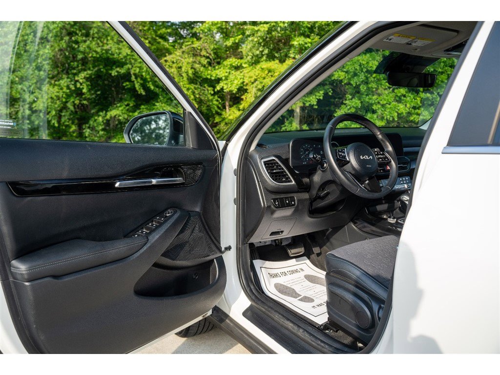 Vehicle image 20 of 41