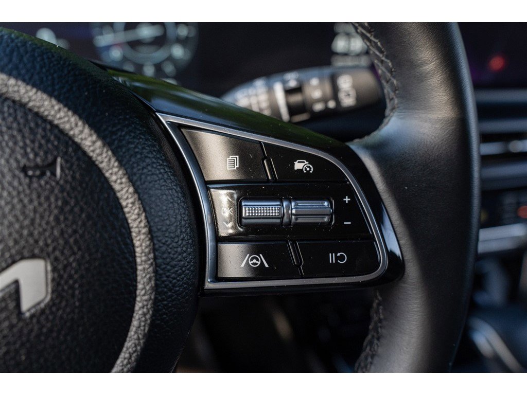 Vehicle image 27 of 41