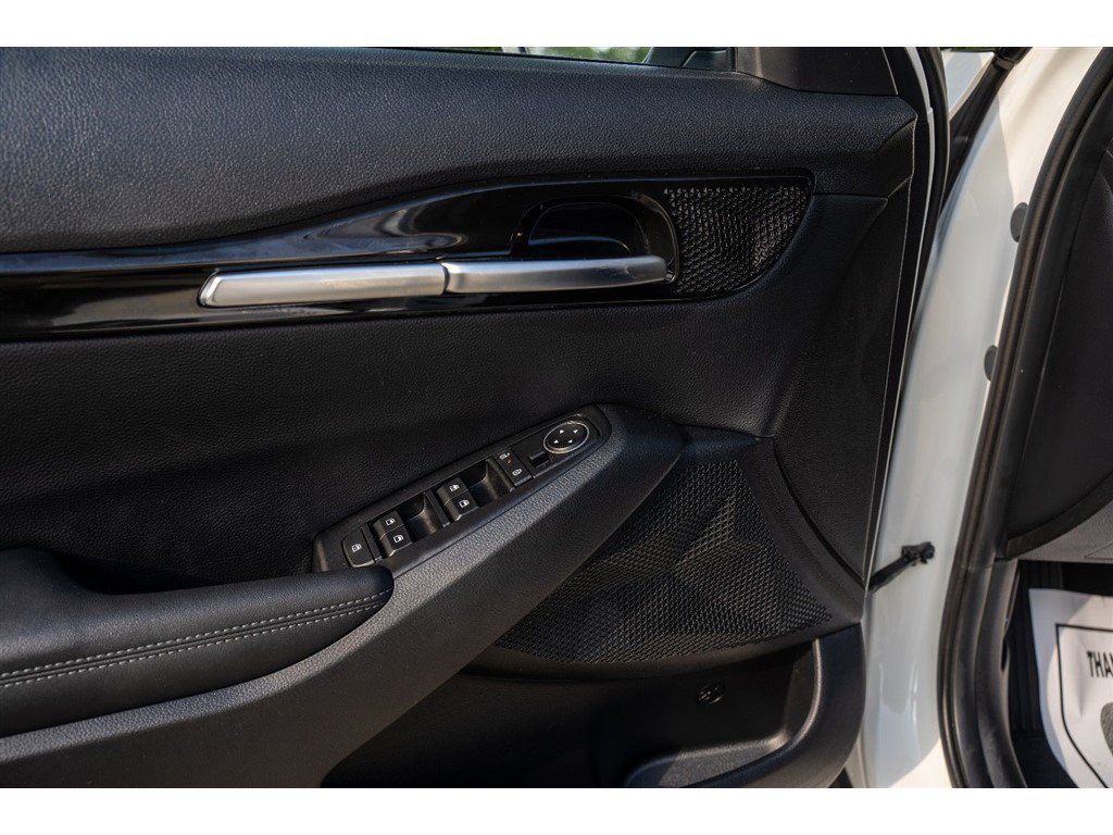 Vehicle image 21 of 41