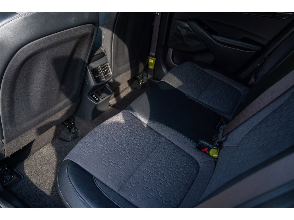 Vehicle image 16 of 41