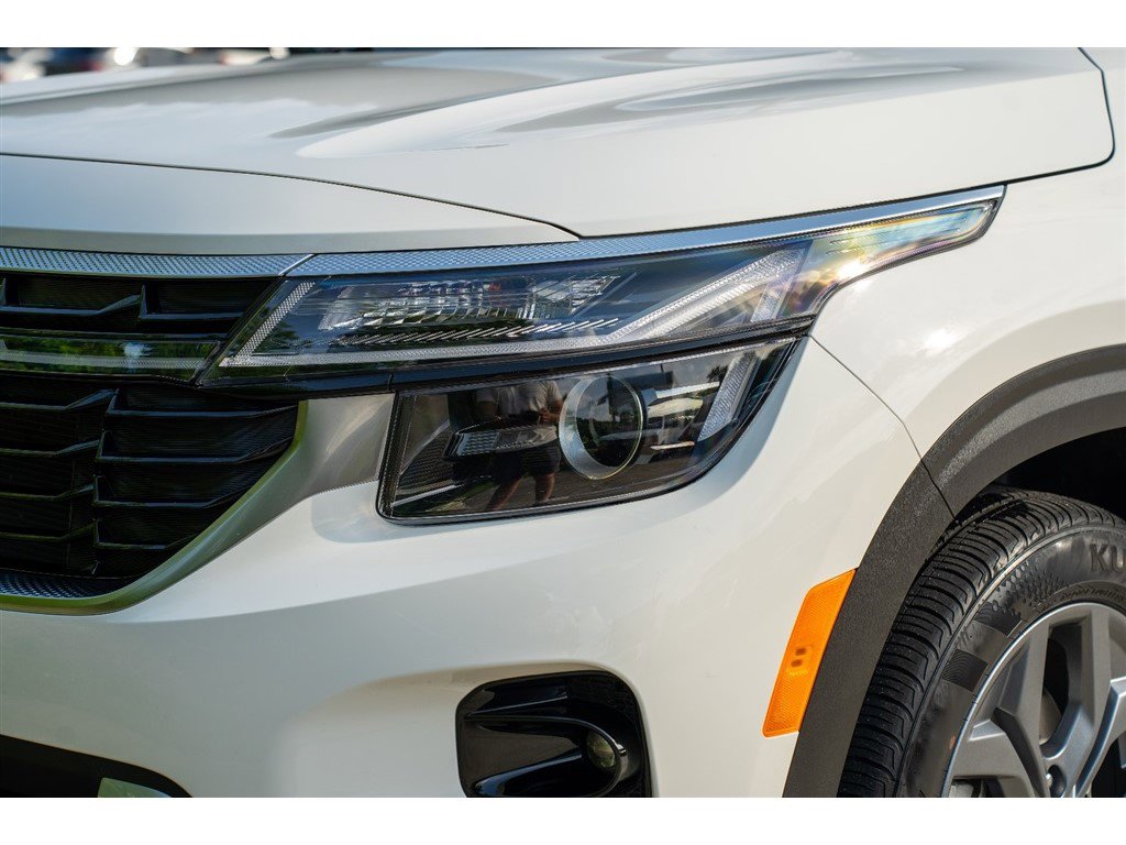 Vehicle image 8 of 41