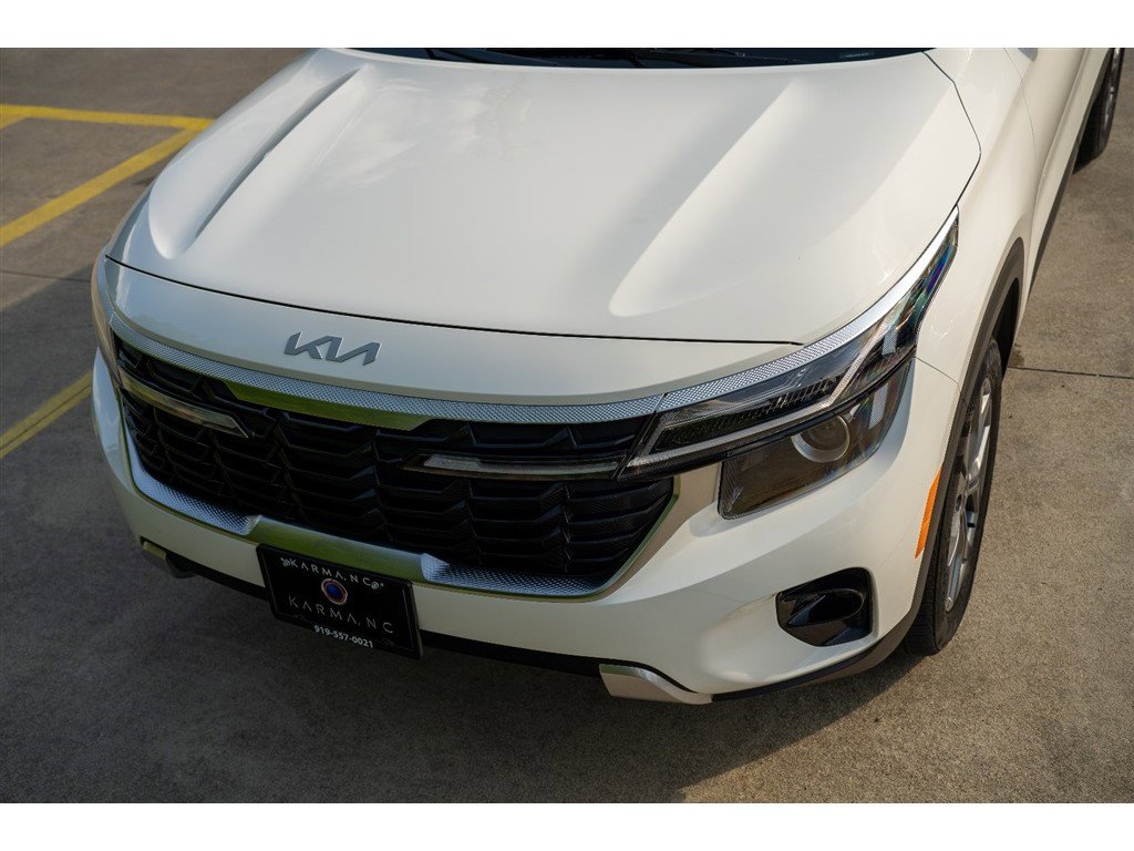 Vehicle image 9 of 41