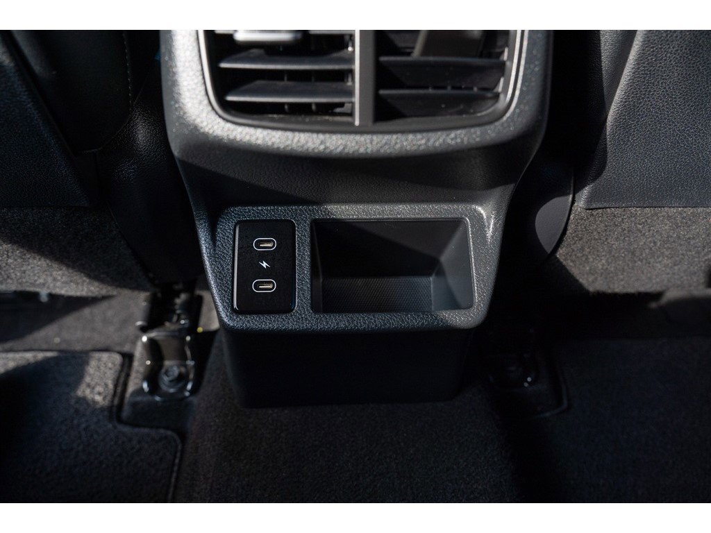 Vehicle image 18 of 41