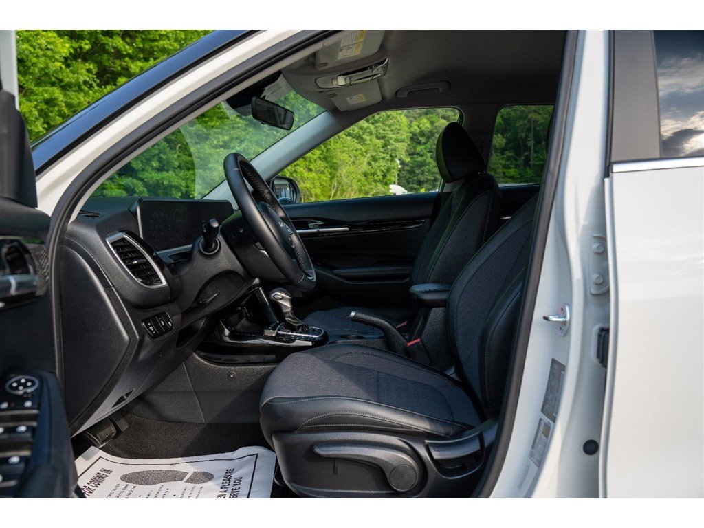 Vehicle image 22 of 41