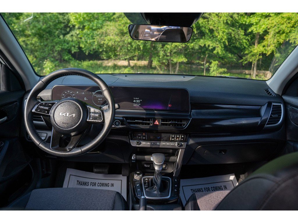 Vehicle image 19 of 41