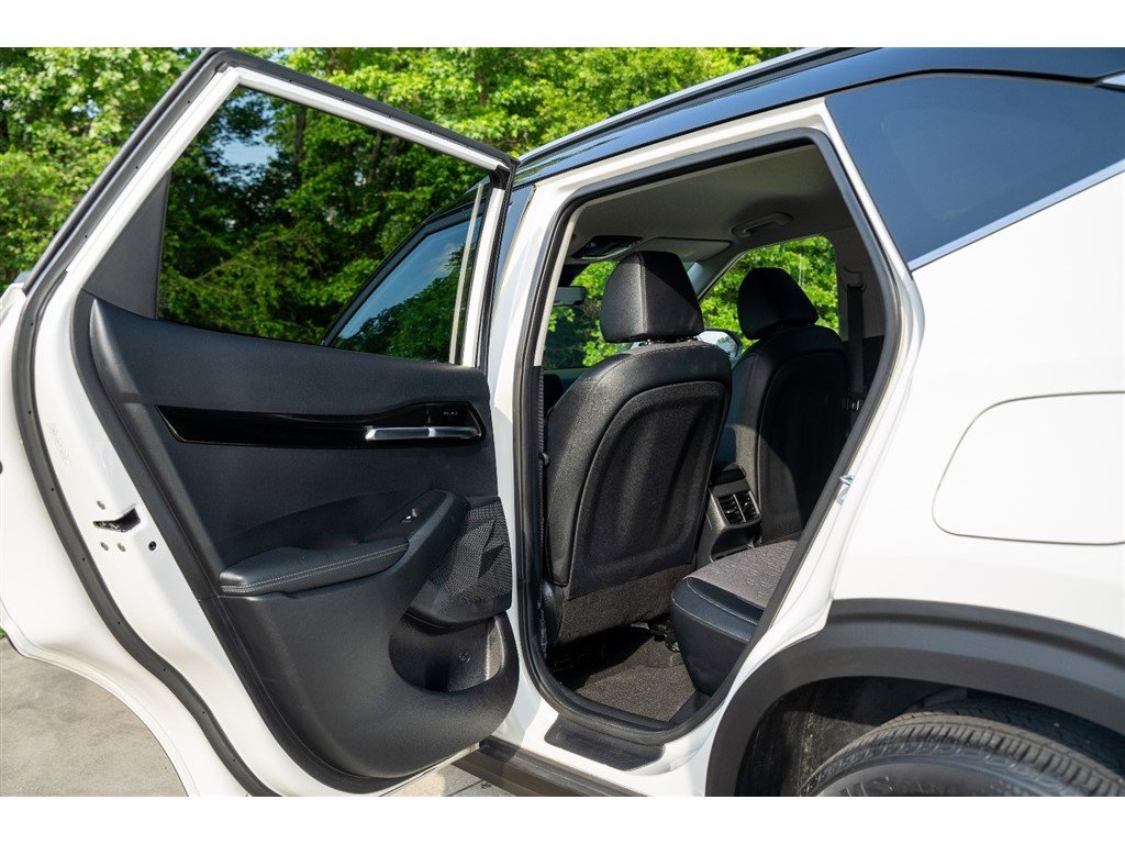 Vehicle image 13 of 41