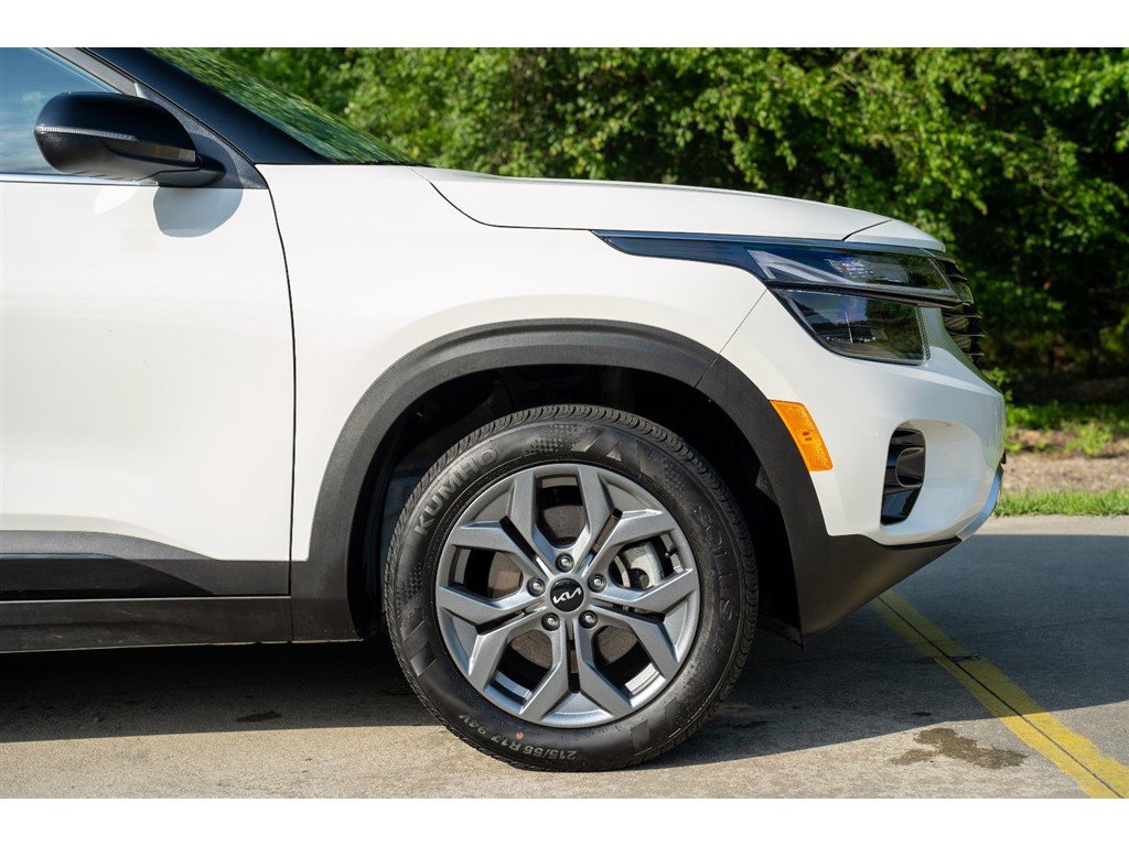 Vehicle image 7 of 41