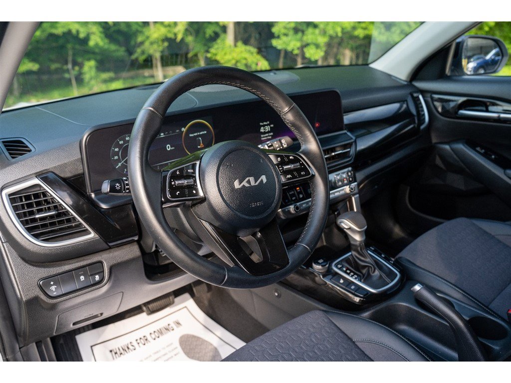 Vehicle image 25 of 41