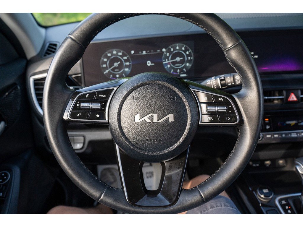 Vehicle image 26 of 41